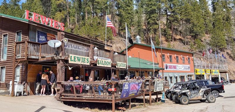 South Dakota: Lewie's Saloon & Eatery – Lead