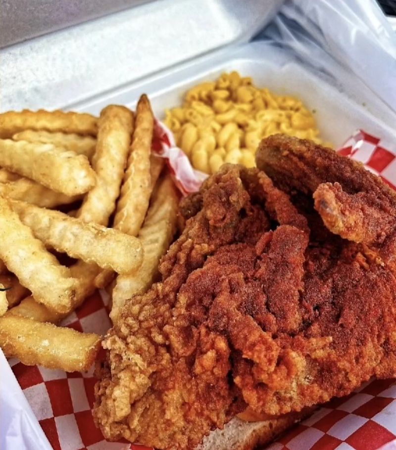 Tennessee: Bolton's Spicy Chicken & Fish – Nashville