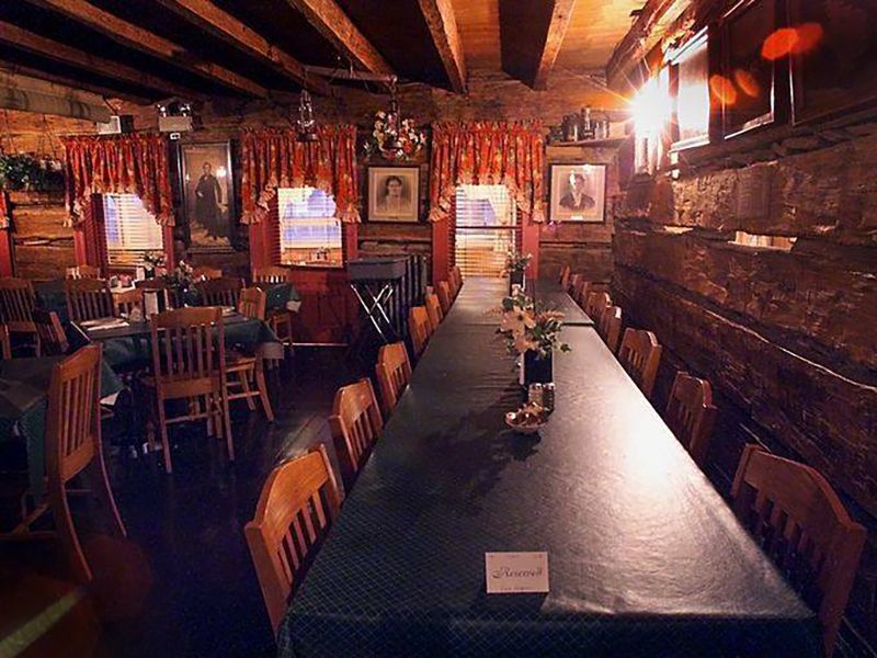 The Log Inn (Indiana)