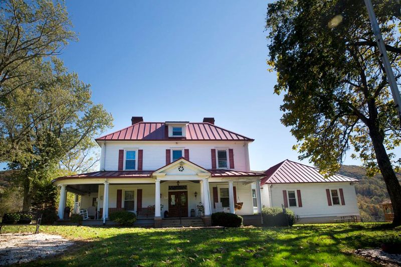 Virginia: The Homeplace Restaurant (Catawba)