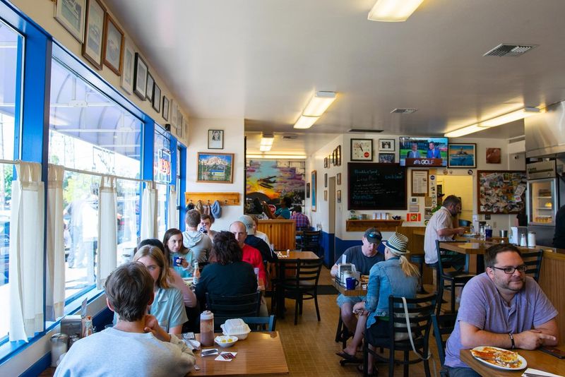 Washington: Voula's Offshore Café – Seattle