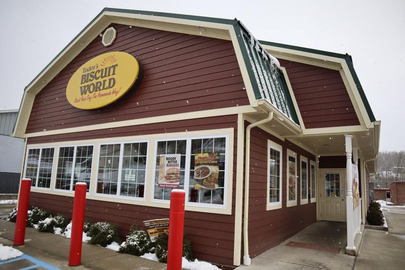 West Virginia: Tudors Biscuit World (Diner-Style) – Charleston