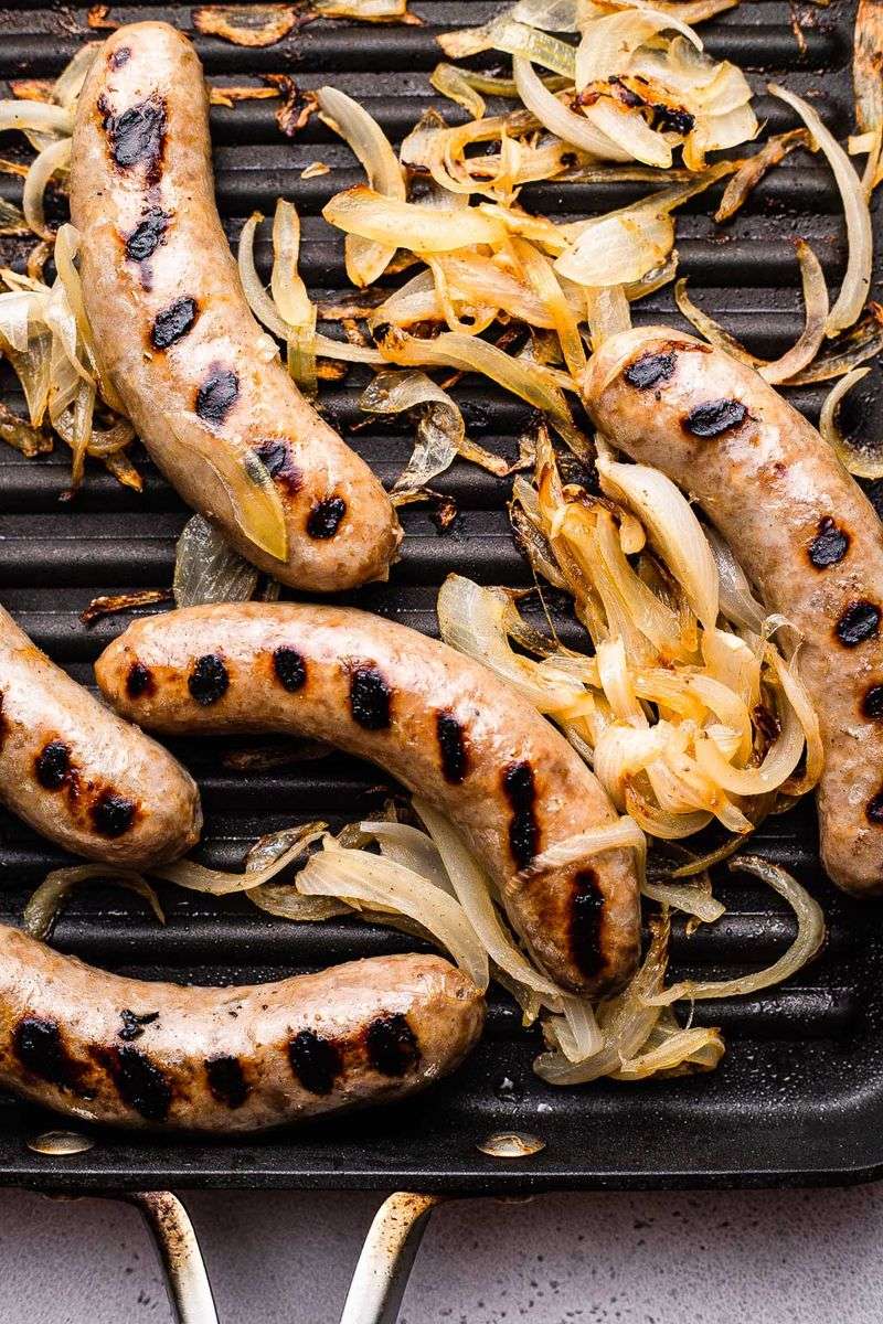 Wisconsin: Grilled Bratwurst