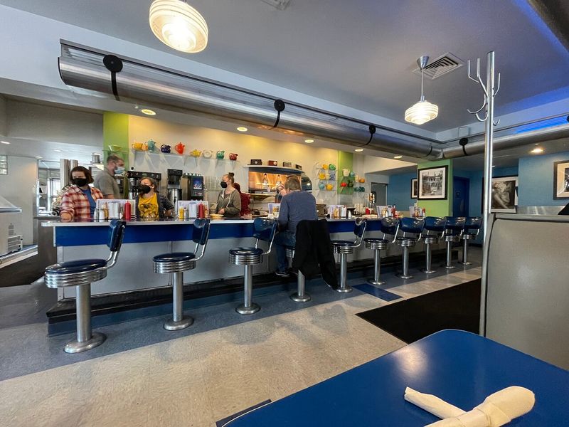 Wisconsin: Monty's Blue Plate Diner – Madison