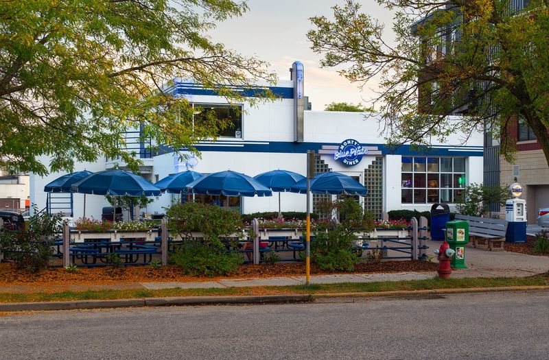 Wisconsin: Monty's Blue Plate Diner – Madison